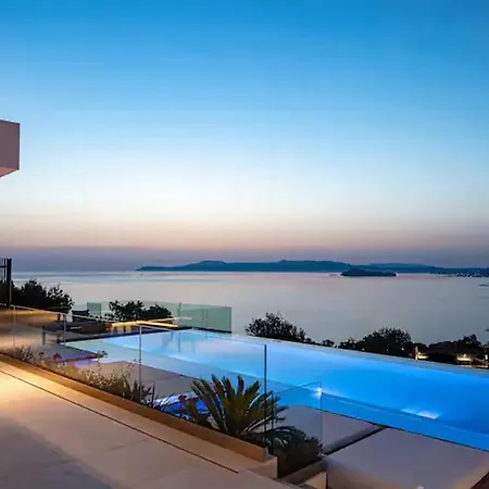 Charm Of The Island 4 Bedrooms Villa