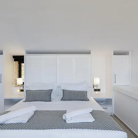 Charm Of The Island 4 Bedrooms Villa Hriszí Aktí Haniá